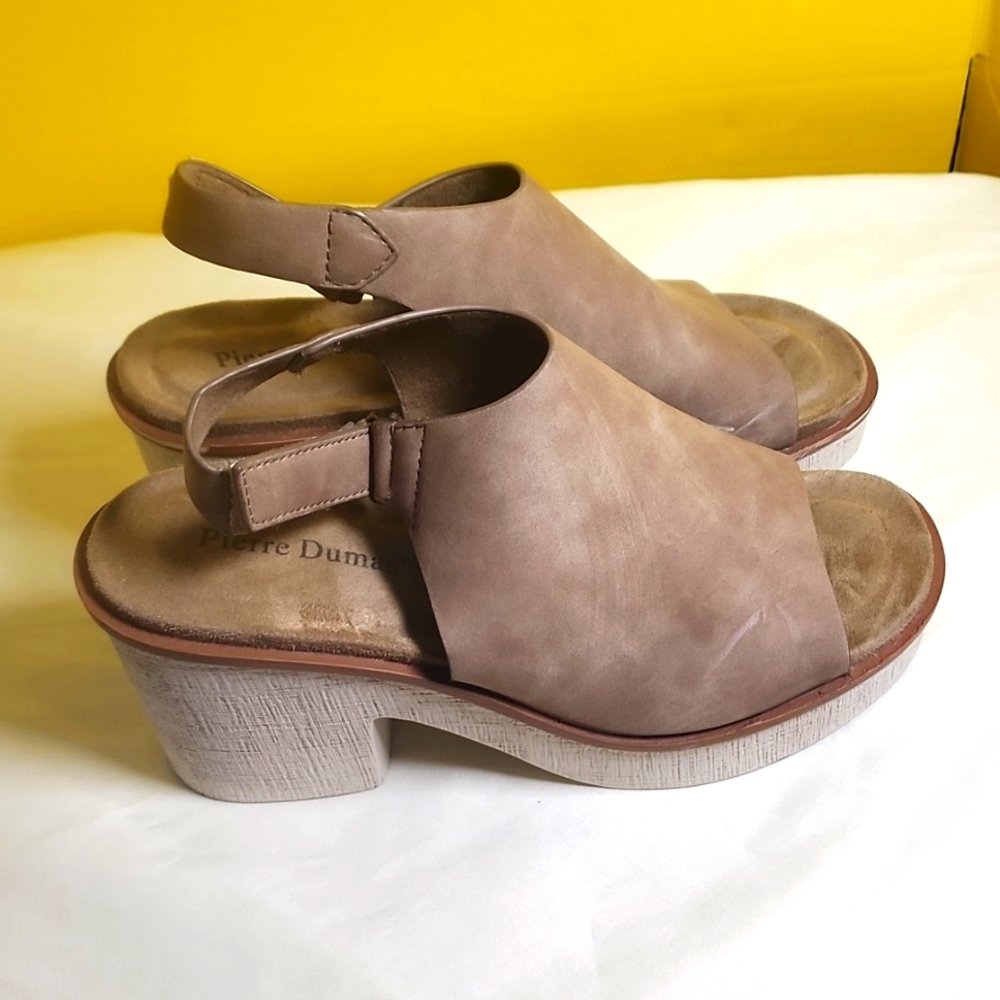 Pierre Dumas women sandals size 7.5